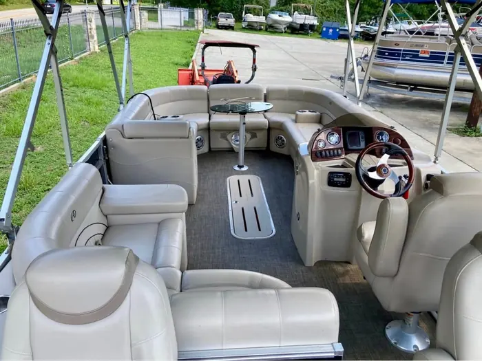 Pontoon helm and captain's seat